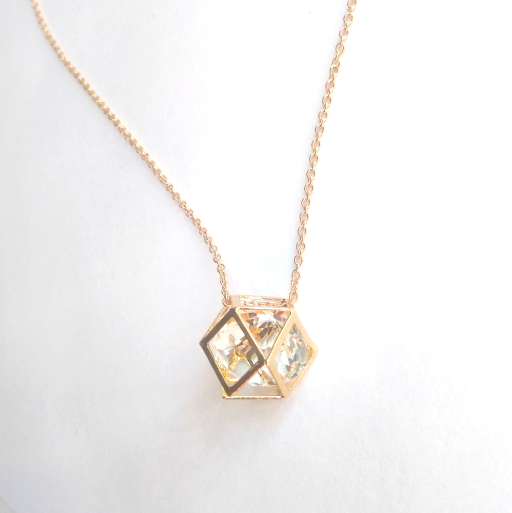 ✨STUNNING✨ Gold tone geometric CZ cage pendant